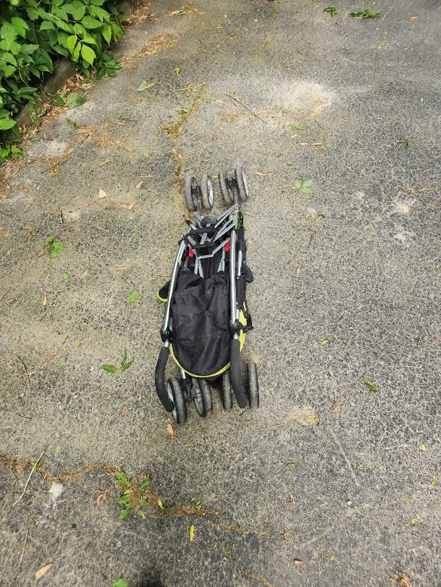 Umbrella Stroller Summer 3Dlite in Strollers, Carriers & Car Seats in Hamilton - Image 5