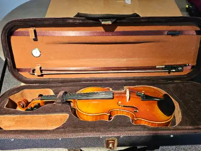Good condition 3/4" violin. Wilh. Steinberg Performance series. Excellent sound. First hand owner. C...