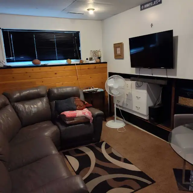 Charleswood area , suite