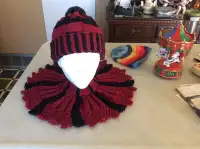 Tuques péruviennes et foulards, tricotés à la main