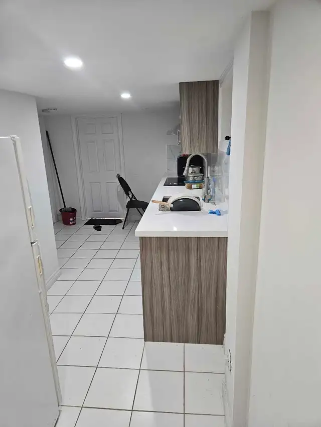 Basement room for rent - downtown Oshawa in Room Rentals & Roommates in Oshawa / Durham Region - Image 6