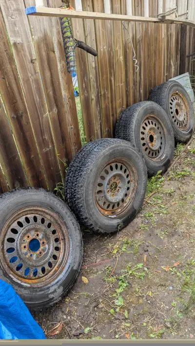 There are 4 Winter Snow Tires in decent shape the size are LT225/75R16 FIRESTONE DESTINATION A/T TIR...