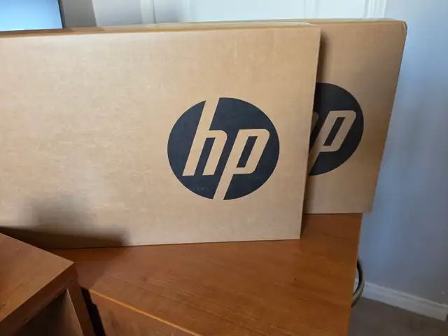 ***LAPTOP ***HP NOTEBOOK PC ***AMD ATHLON 7 - 120U **15-FC0033ca