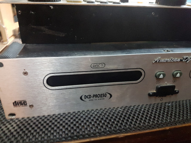 American DJ DCD-Pro250 Rack Mount Dual CD Player dans Appareils électroniques  à Ville de Montréal - Image 2