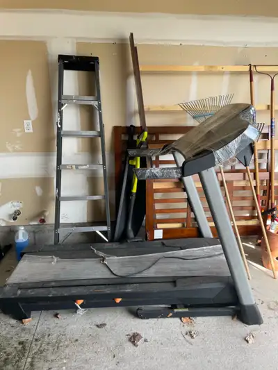 Barely used treadmill for sale. Has a Smart Control which can lower and rise the platform. 10 Differ...