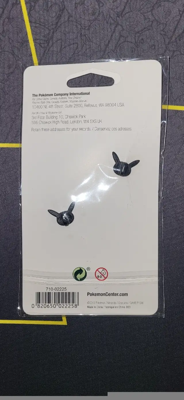 Pokémon Center Exclusive; Leafeon & Glaceon Pins in Arts & Collectibles in City of Toronto - Image 3
