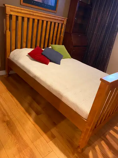 Lit double en bois massif (matelas inclus), View more