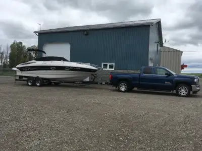 Super CROWNLINE EN CONDITION exceptionnelle Bateau très bien entretenu,toujours soigné et prêt à nav...