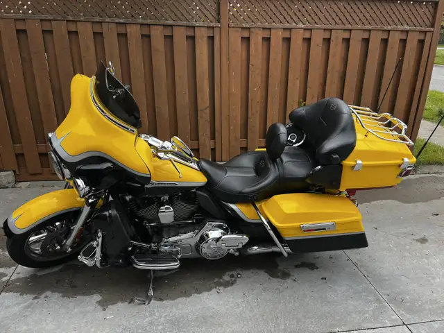 2012 Harley Davidson Screamin’ Eagle CVO in Touring in Mississauga / Peel Region - Image 2
