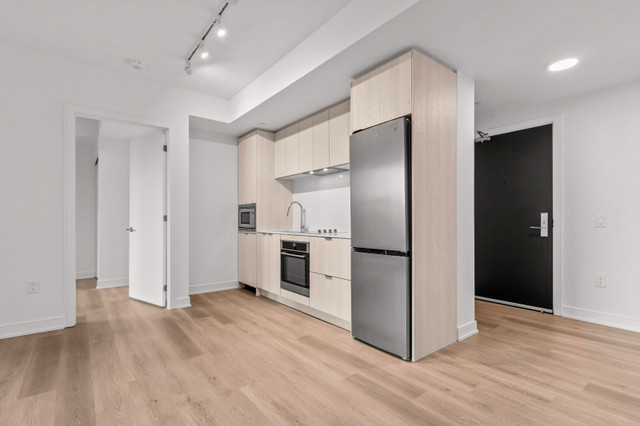 New 2 Bed + Den Condo at Arte Residences - Next to GO Station in Long Term Rentals in Mississauga / Peel Region - Image 2