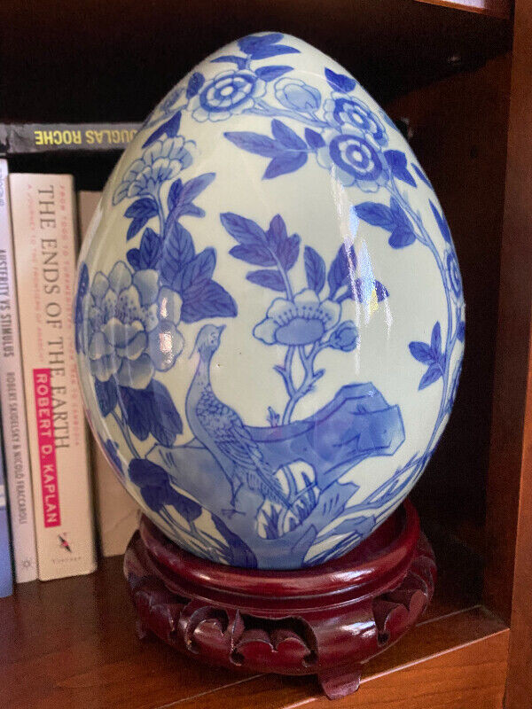 Vintage Bombay Blue and White Egg with Stand in Home Décor & Accents in Oakville / Halton Region