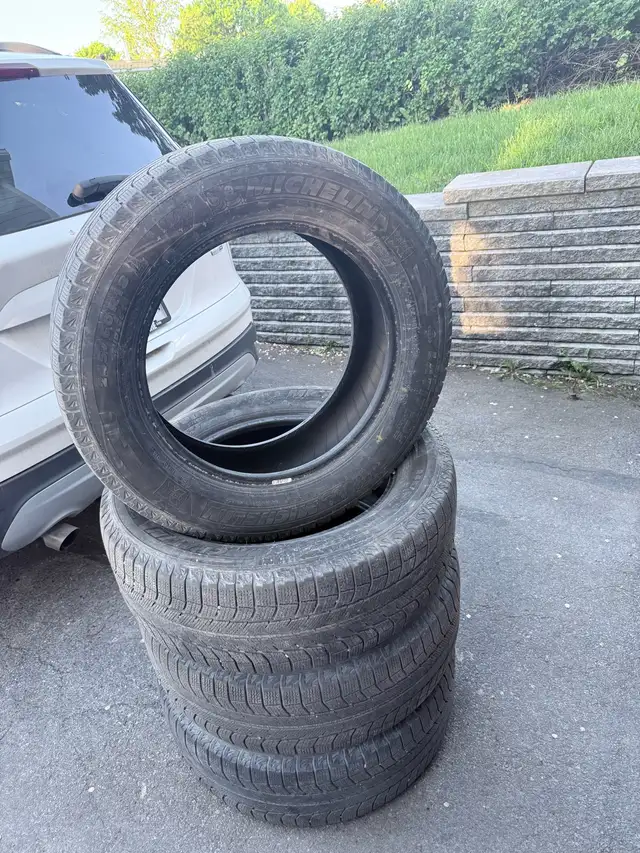 4 pneus d’hiver michelin 245/60 R18 en bon état  in Tires & Rims in City of Montréal - Image 3