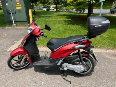 Scooter Piaggio Liberty-S 2019. Très peu utilisé, seulement 1200 km et en parfait état. toujours ent...