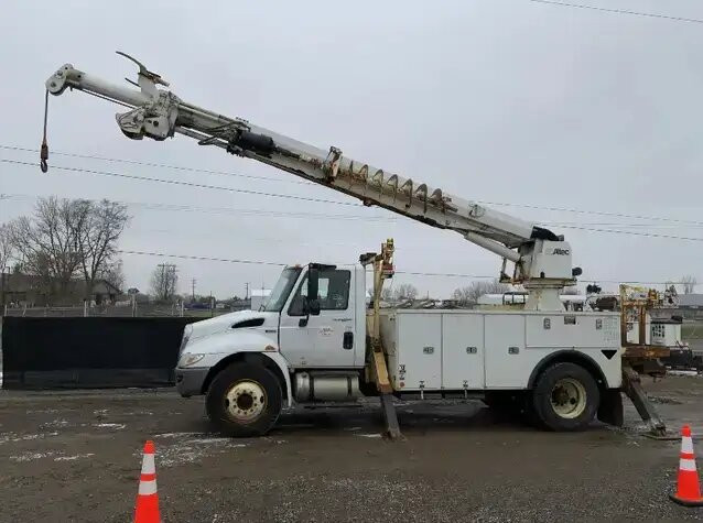 2014 Altec DM47B-TR International Digger Derrick Unit in Other in City of Halifax - Image 2