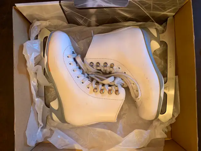 Jackson 150 Figure Skates – Youth Size 13J – $40 in Skates & Blades in Calgary - Image 5