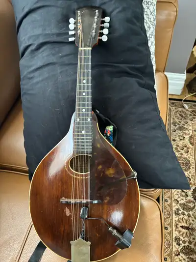 1918 Gibson mandolin, View more