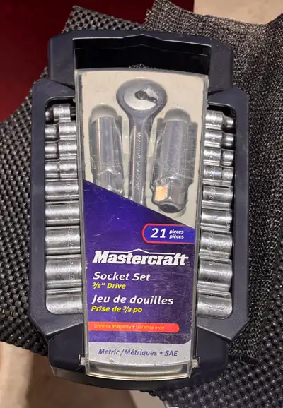 Dusty from being in the garage but never used Includes: 18 reg. sockets (3/8 drive) 1/4, 5/16, 3/8,...