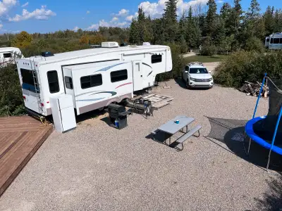 Turn Key - Camp Site 2004 Montana Mountaineer 328 RLS for sale on large low maintenance leased lot a...