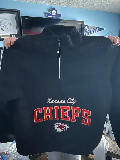 Kansas City Chiefs sweater men’s XL, View more