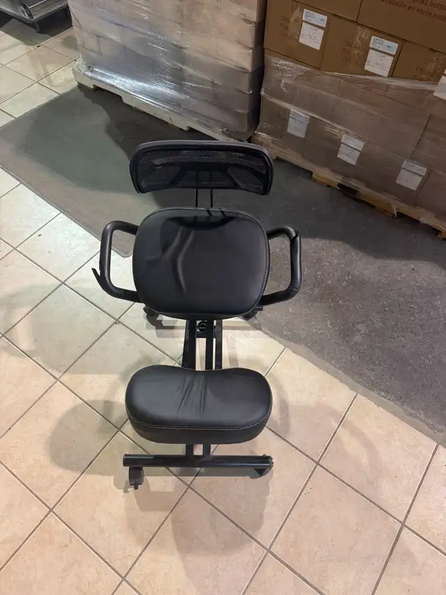 Ergonomic Kneeling Chair, Adjustable Stool in Chairs & Recliners in Kingston - Image 3