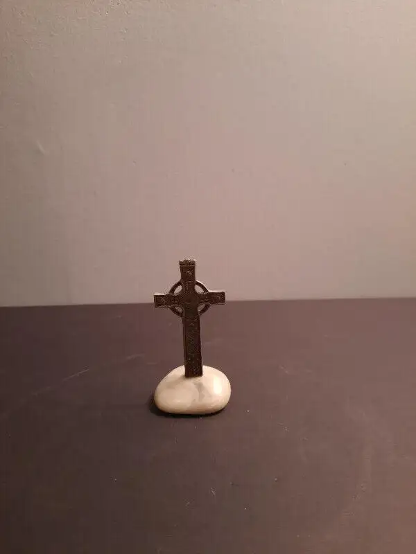 Pewter Cross on Stone in Other in City of Toronto - Image 4