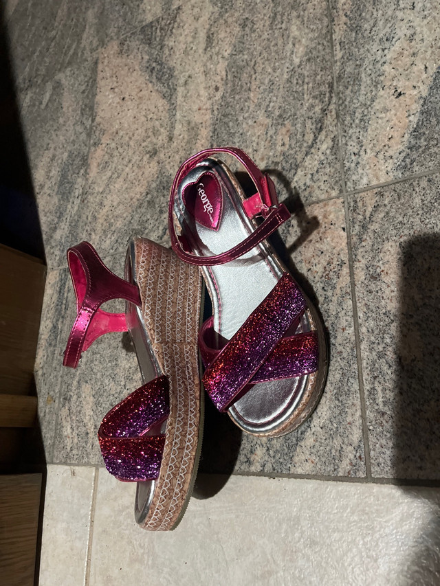 Girls summer sandals size 3 in Kids & Youth in Windsor Region - Image 2
