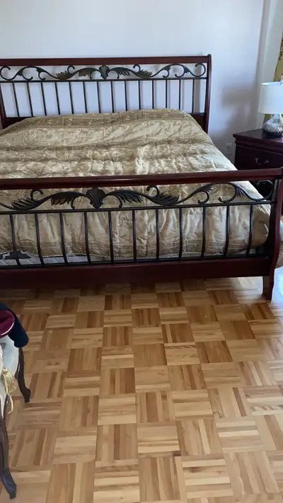 Matelas KING avec sommier - KING mattress with boxspring, View more