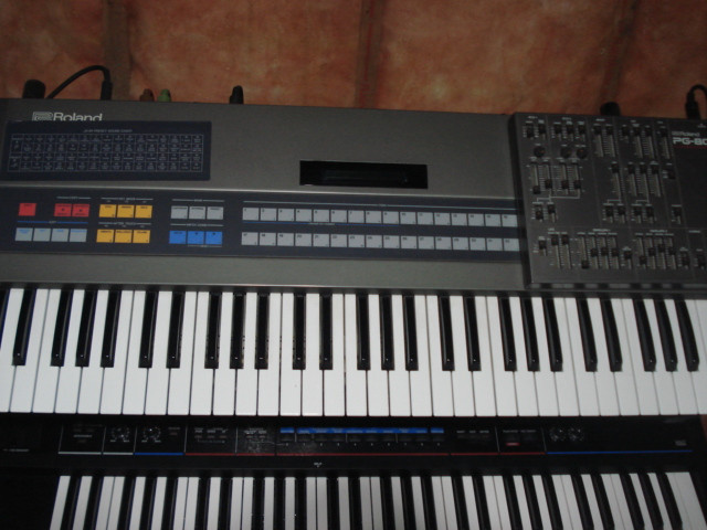 ROLAND JX-8P SYNTHESIZER COMPLETE WITH PG-800 PROGRAMER. dans Pianos et claviers  à Winnipeg - Image 3