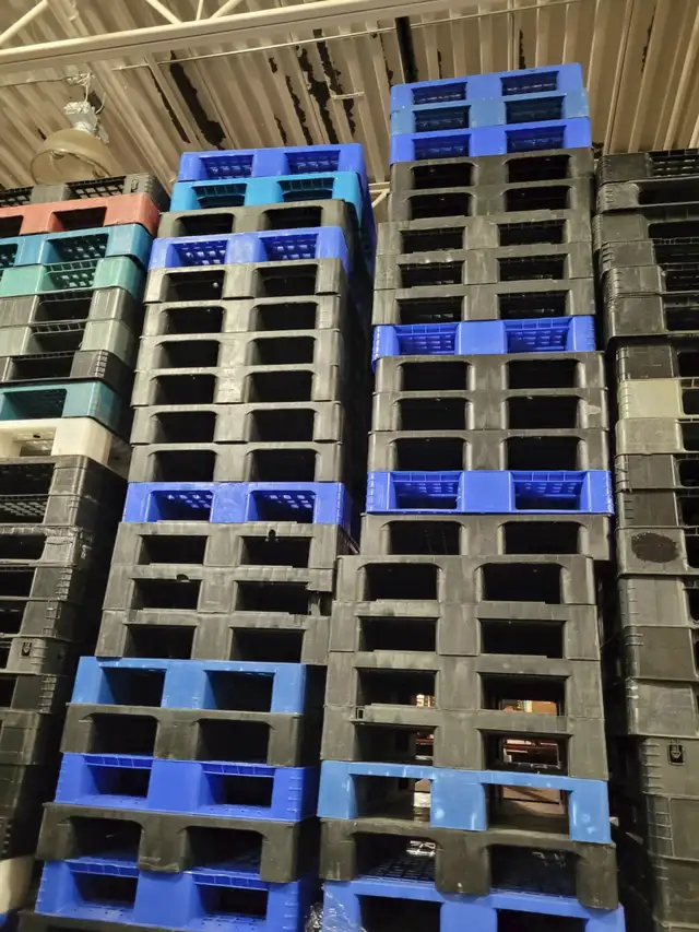 READY NOW TO THE PUBLIC COME SEE ERICA for used pallet needs in Tool Storage & Benches in Mississauga / Peel Region - Image 3