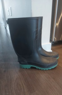 Men Rain boots size 9