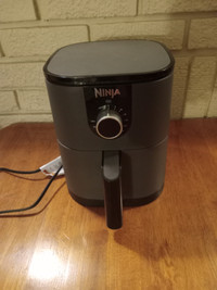 Friteuse a air chaud marque ninja neuf