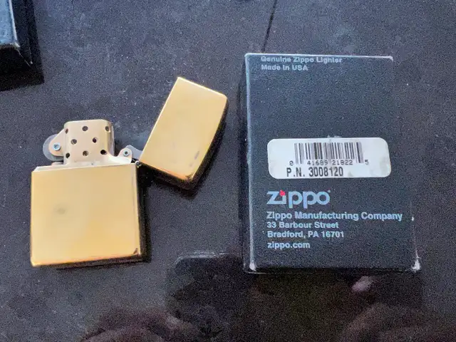 VINTAGE ZIPPO JIM BEAM BOURBON LIGHTER IN ORIGINAL CASE  USA in Arts & Collectibles in Mississauga / Peel Region - Image 7