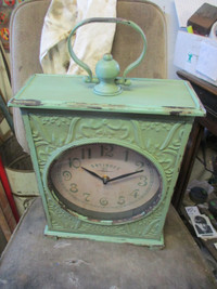 DECORATIVE TIN VICTORIAN STYLE BATTERY OP MANTLE CLOCK $40