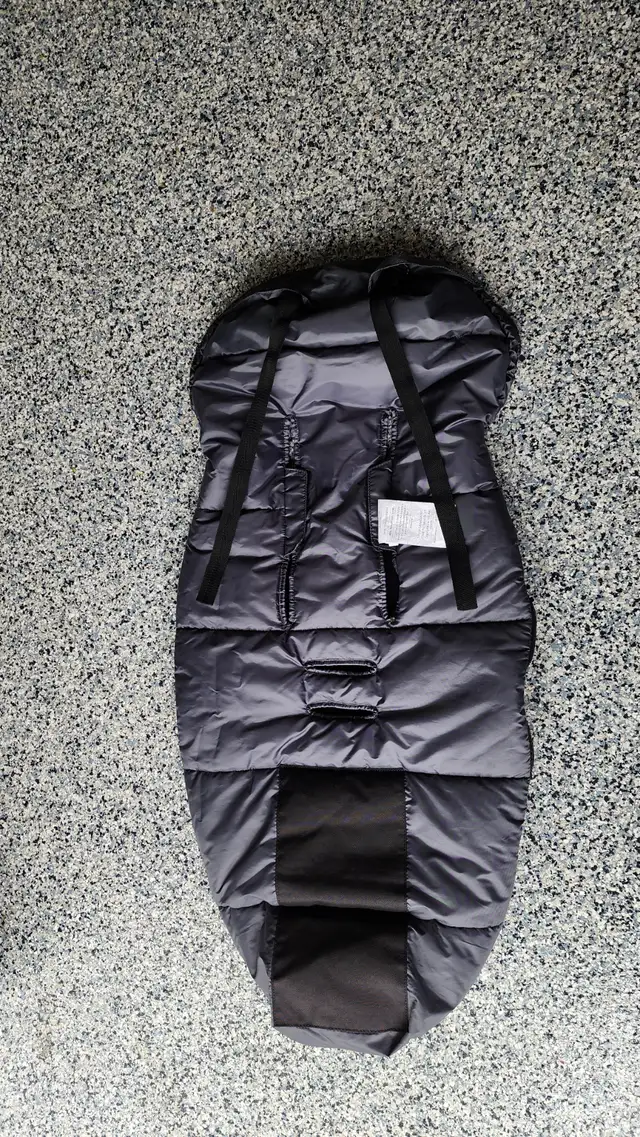 Thule Stroller Footmuff in Strollers, Carriers & Car Seats in Oakville / Halton Region - Image 3