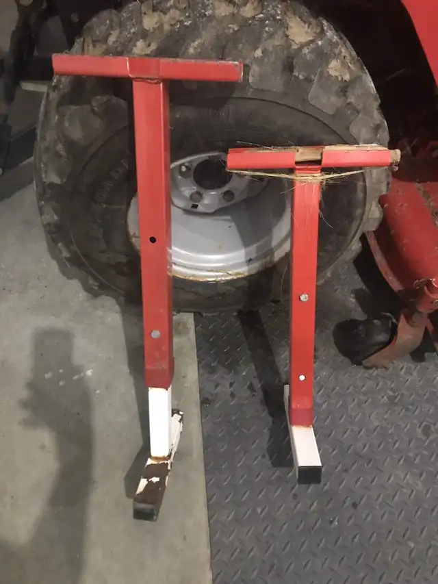 snowmobile stand in Other in Ottawa - Image 3
