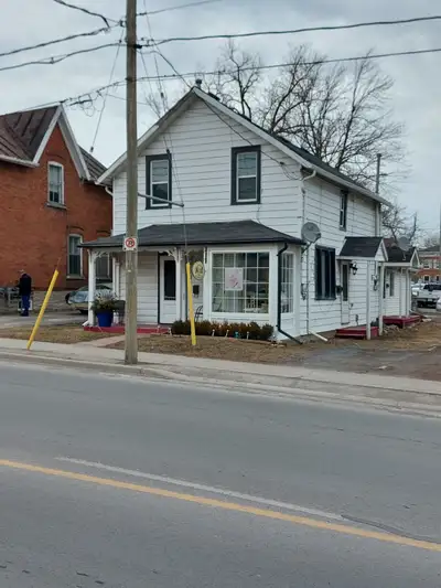 Boutique commercial office/retail/professional store front in the heart of downtown Napanee. @420 sq...
