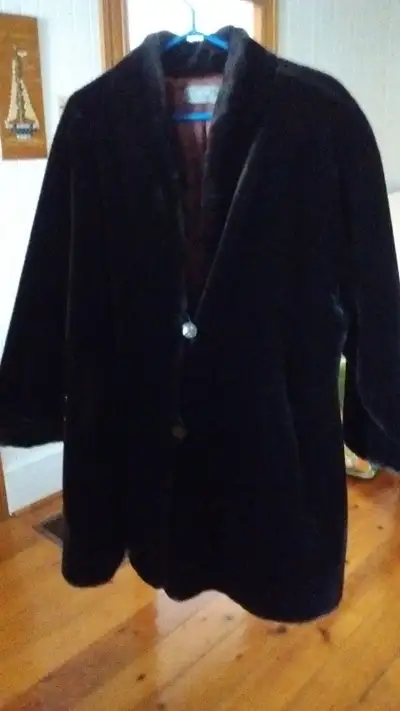 Manteau pour femme en fourrure brun synthétique grandeur 12/14 a, View more