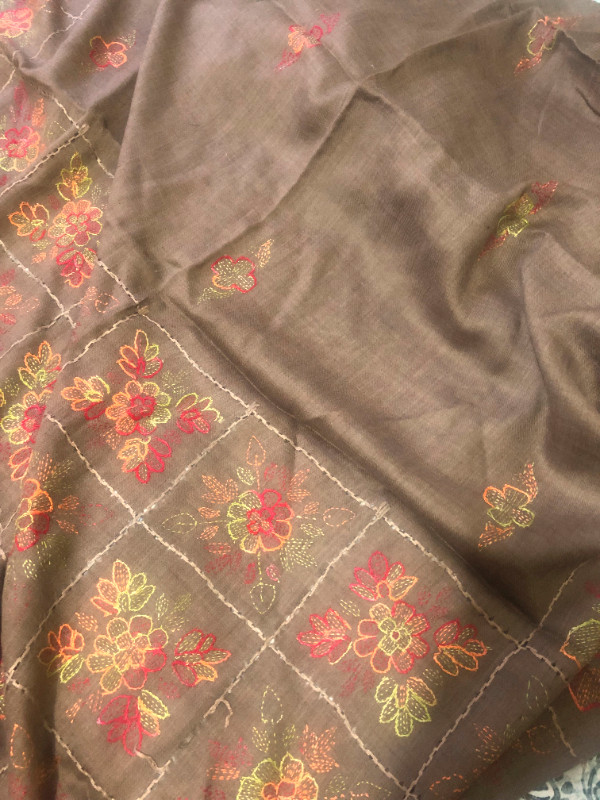LADIES AND MEN WOOL PAKISTANI SHAWLS AT REASONABLE PRICE in Other in St. Catharines