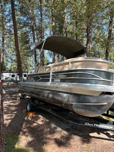 We are selling our family owned, 20 foot Suntracker Pontoon boat. We bought it brand new in Calgary...