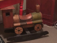 Petit train en bois berçant pour enfant 