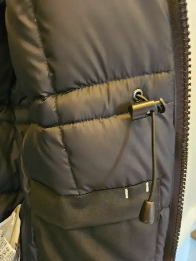 Canada Goose Victoria Women's Parka in Women's - Tops & Outerwear in Mississauga / Peel Region - Image 9
