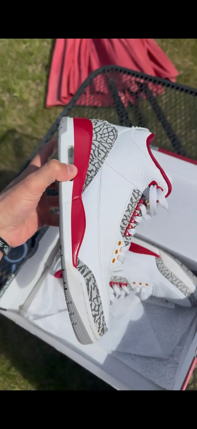 Jordan 3 Cardinal Red Size 9.5 in Men's Shoes in Calgary - Image 2