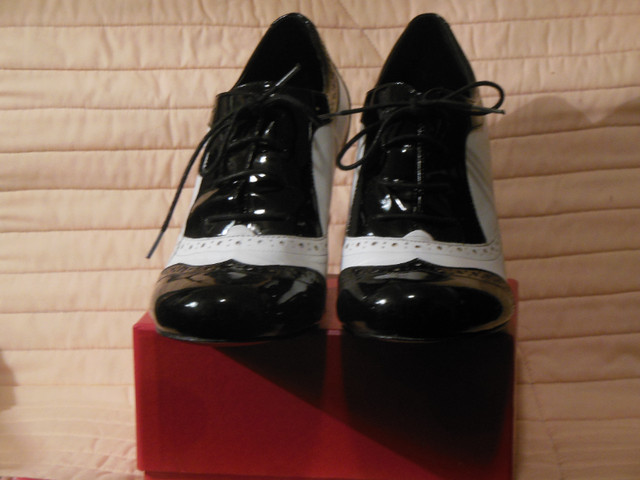 RETRO VINTAGE BLACK & WHITE OXFORD BROGUE SPECTATOR SHOES in Women's - Shoes in Stratford - Image 2