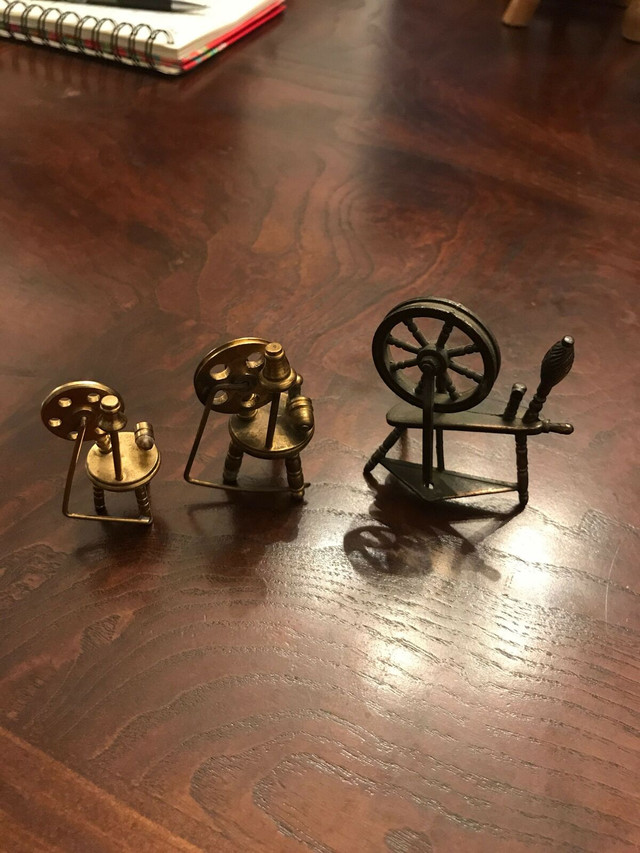 Vintage decorative miniature brass spinning wheels .3” in Arts & Collectibles in Markham / York Region