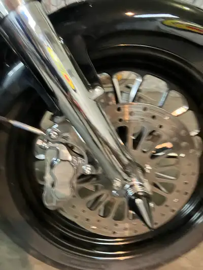 Fully custom 120 cu. ultima 140 HP motor lumpy cam 0nly 2000 km on bike ,s&s G carb 6 speed trans. B...