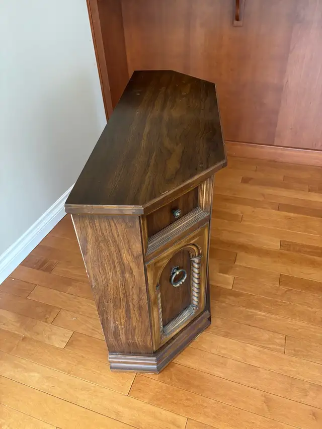 vintage wood console in TV Tables & Entertainment Units in Ottawa - Image 3
