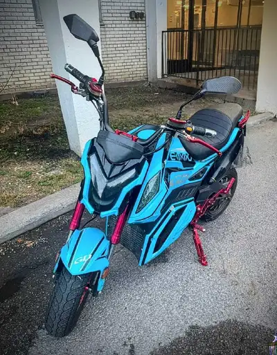 La moto funciona muy bien. Yo la compré hace 1 semana. Negociable.