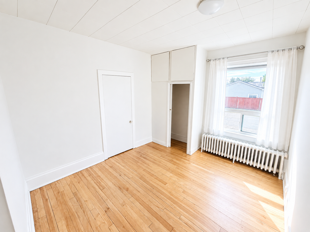 One Bedroom Apartment - Available Now!