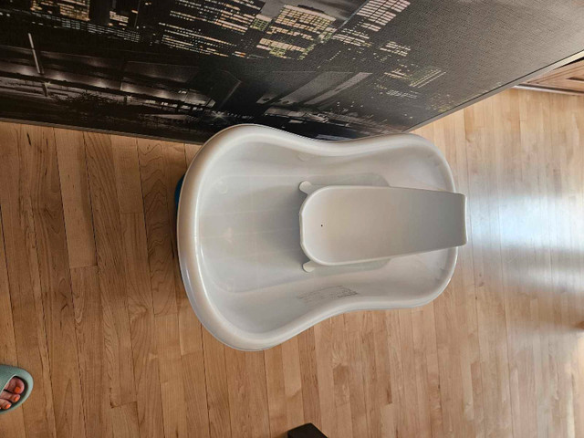 Baby bathtub with infant insert in Other in Calgary