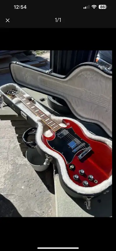 lefthand Gibson. SG Standard , View more